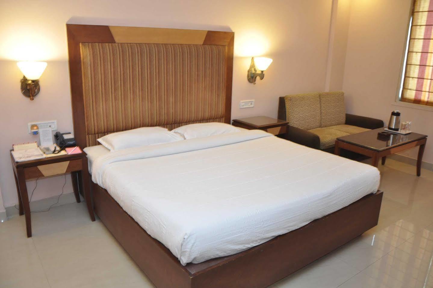 Rāipur Hotel Grand International מראה חיצוני תמונה